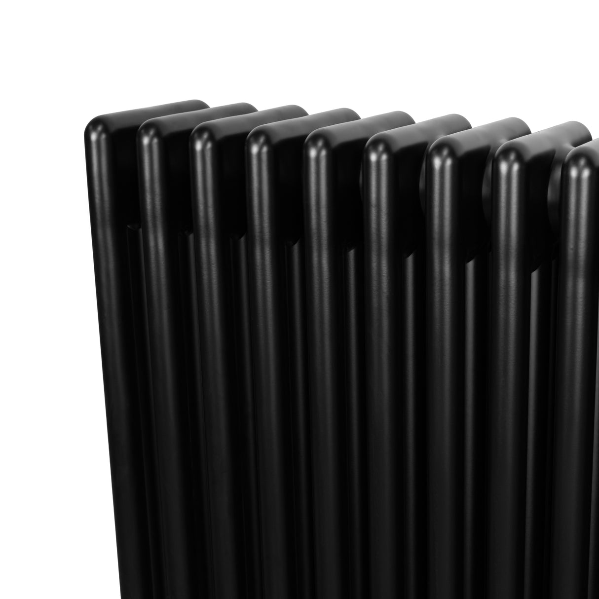 Radiateur traditionnel à 4 colonnes, finition noire, 600 x 1190 mm, avec surface lisse et design élégant pour un intérieur moderne