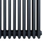 Radiateur traditionnel à 4 colonnes en gris anthracite, finition mate, avec des lignes épurées et une texture lisse, dimensions 1800 x 380 mm
