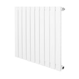 Radiateur plat à un panneau blanc, dimensions 600 x 700 mm, avec des lattes verticales lisses et un design moderne et épuré