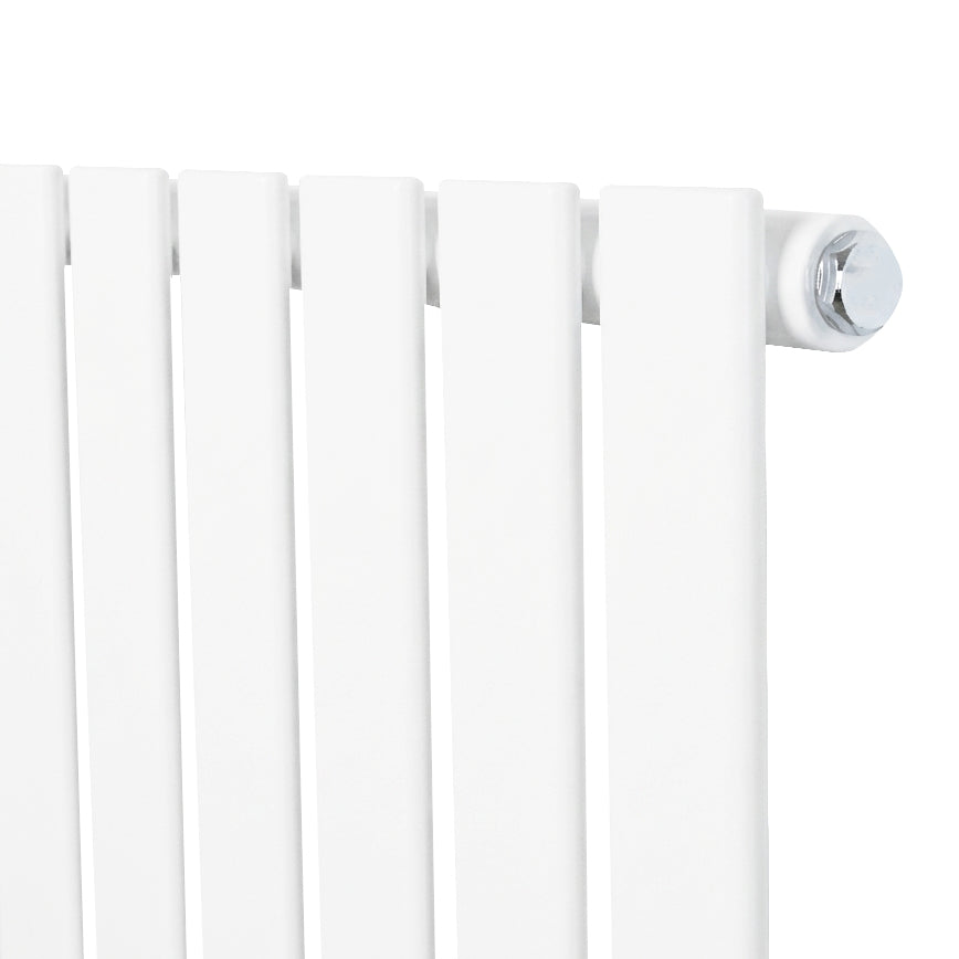 Radiateur plat à un panneau blanc de 600 x 910 mm, surface lisse et moderne, conçu pour un chauffage efficace et élégant