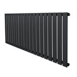 Radiateur plat à un panneau de 600 x 1400 mm, finition gris anthracite, avec des lattes verticales et une surface lisse moderne
