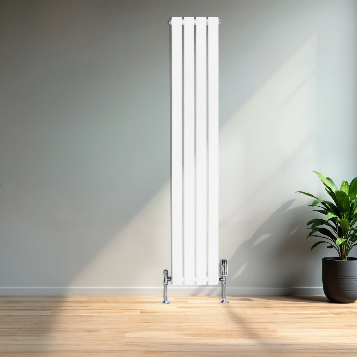 Radiateur plat blanc à un panneau, dimensions 1600 x 280 mm, installé sur un mur clair avec une plante verte à côté