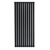 Radiateur plat noir à 1 panneau, dimensions 1600 x 700 mm, avec des lattes verticales et une finition lisse et moderne