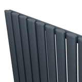 Radiateur à colonnes ovales gris anthracite, 1 panneau, 600 x 600 mm, avec une finition lisse et des lignes modernes élégantes