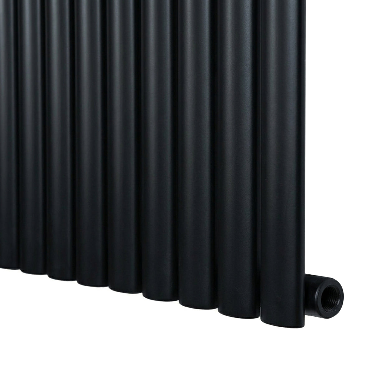 Radiateur à colonnes ovales noir, 1800 x 480 mm, avec surface lisse et finitions modernes, idéal pour un intérieur élégant