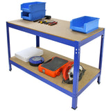 Établi de travail en acier bleu de 120 cm avec surface en bois, outils variés et bacs de rangement bleus sur le dessus