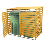 Cache-poubelle double en bois, couleur miel, avec lattes horizontales, abritant deux poubelles vertes, design élégant et pratique